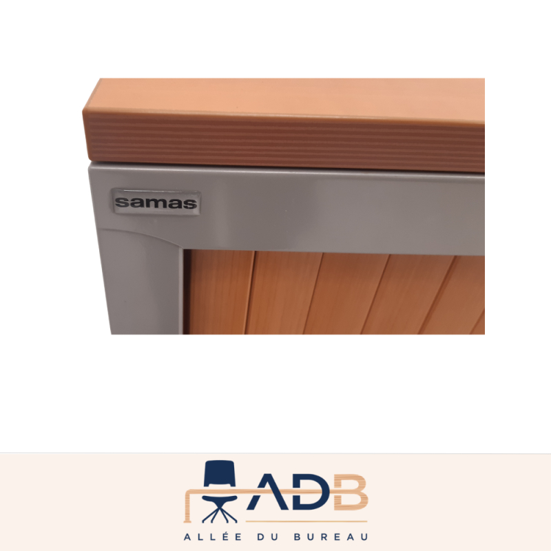 ARMOIRE BASSE À RIDEAUX