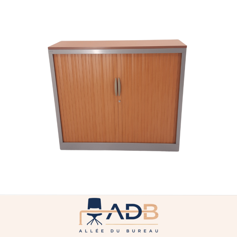 ARMOIRE BASSE À RIDEAUX