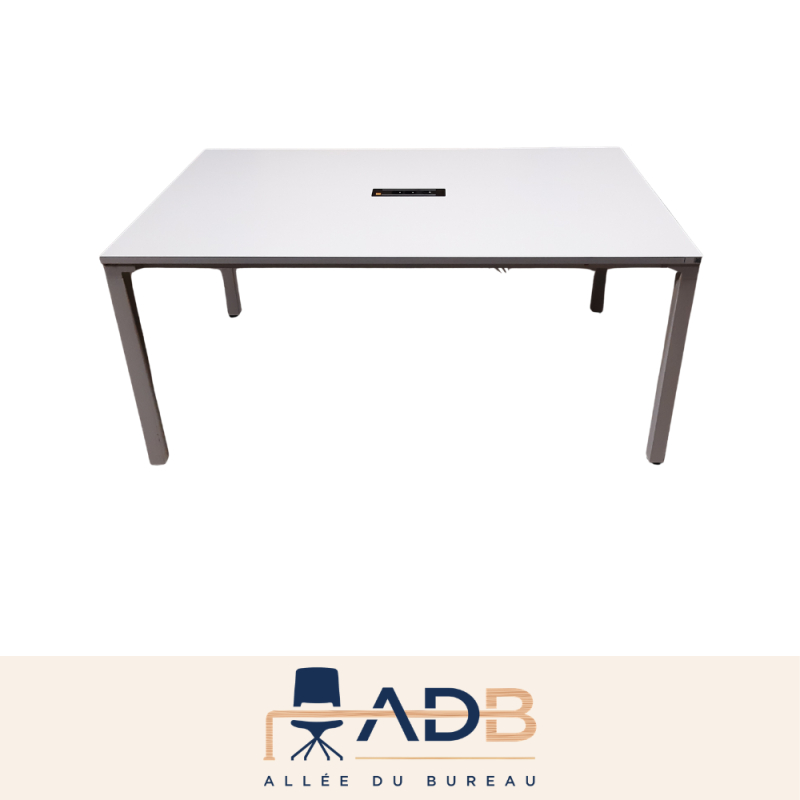 TABLE DE RÉUNION 4 À 6 P.
