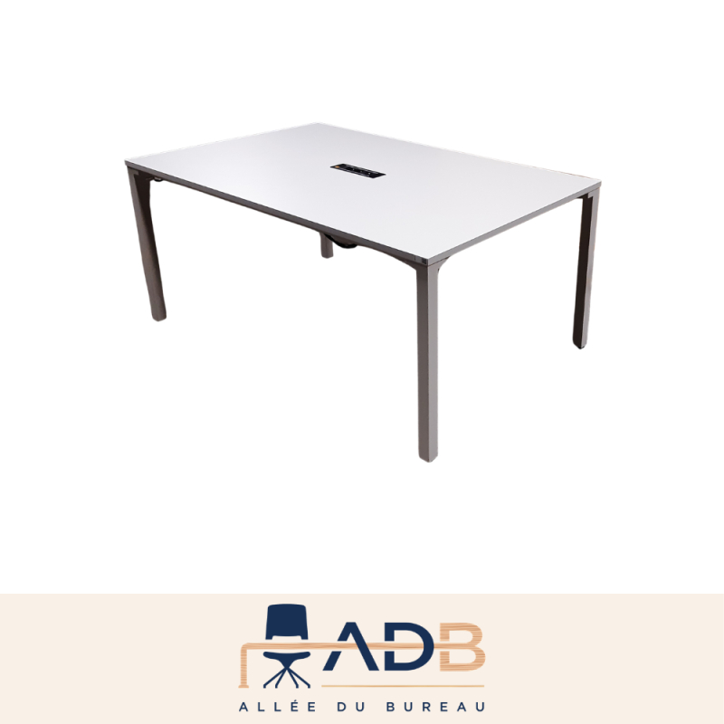 TABLE DE RÉUNION 4 À 6 P.