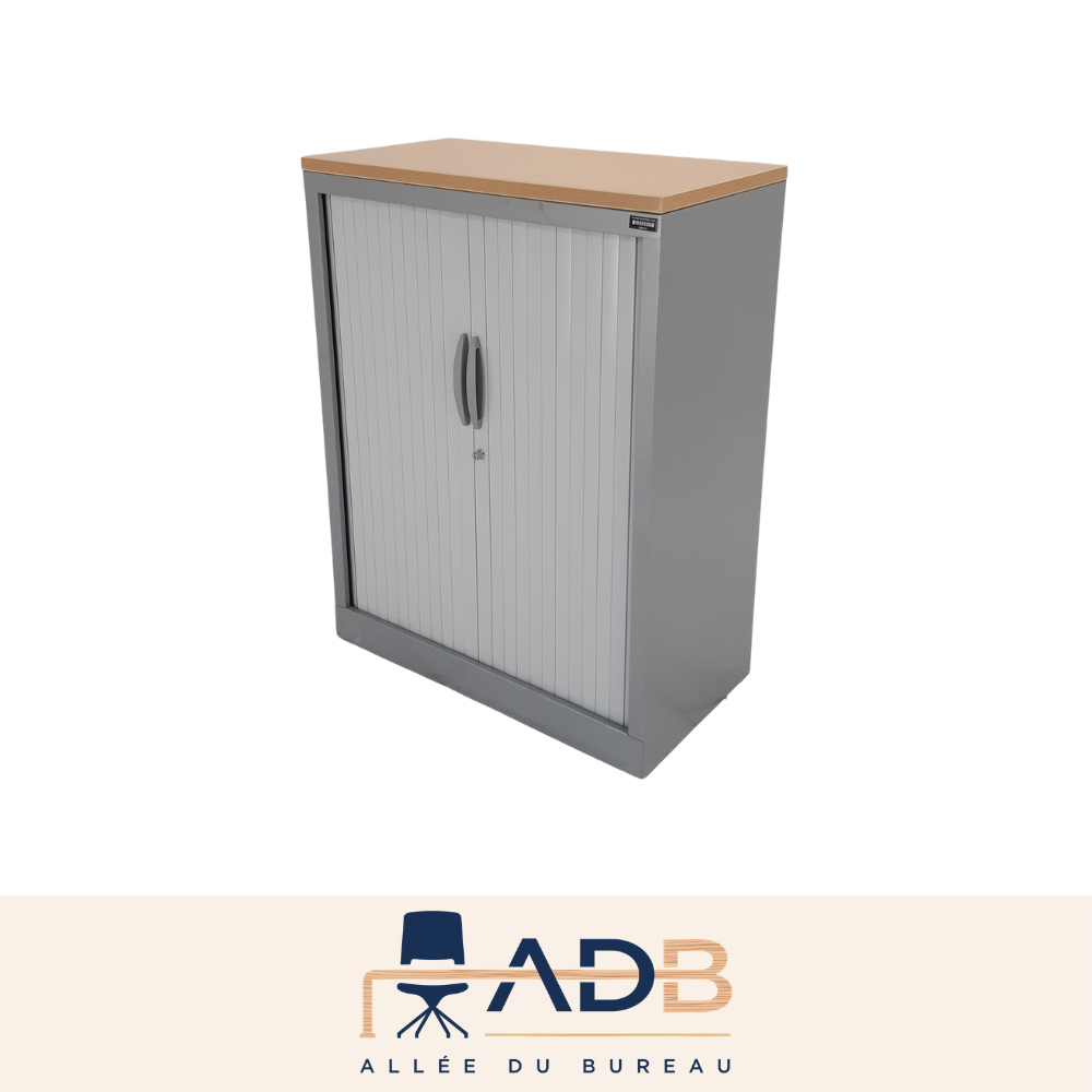 ARMOIRE BASSE À RIDEAUX