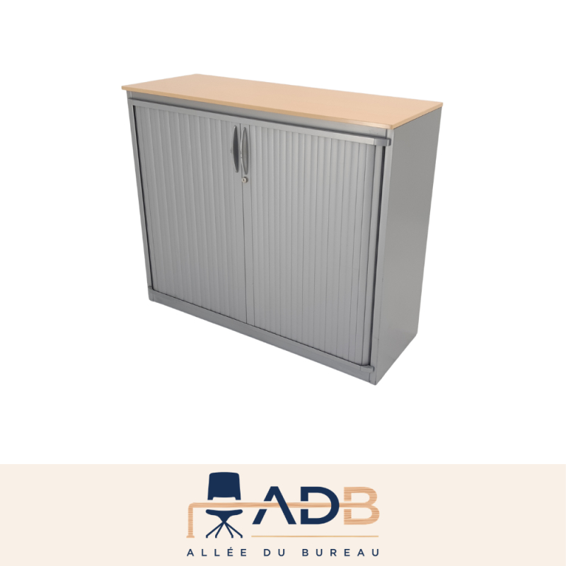 ARMOIRE BASSE À RIDEAUX