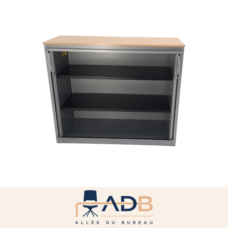 ARMOIRE BASSE À RIDEAUX