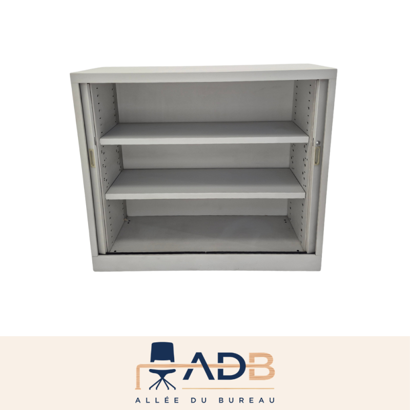 ARMOIRE BASSE À RIDEAUX
