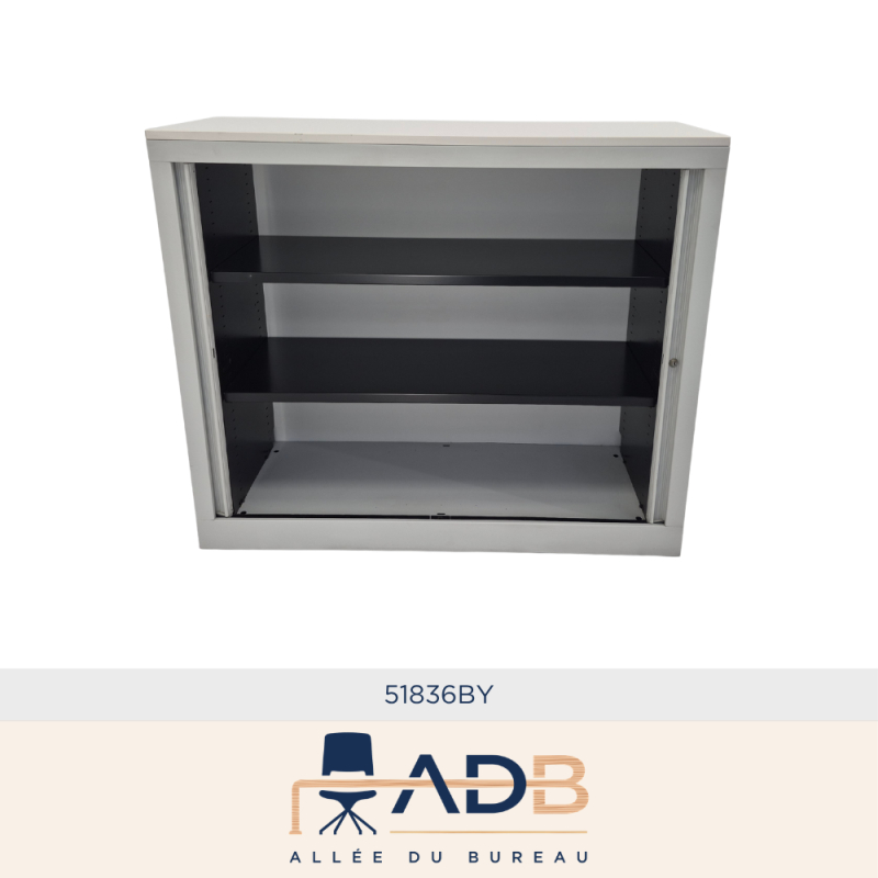 ARMOIRE BASSE À RIDEAUX