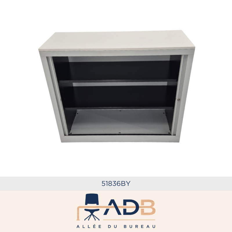 ARMOIRE BASSE À RIDEAUX