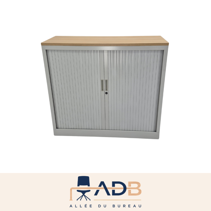 ARMOIRE BASSE À RIDEAUX