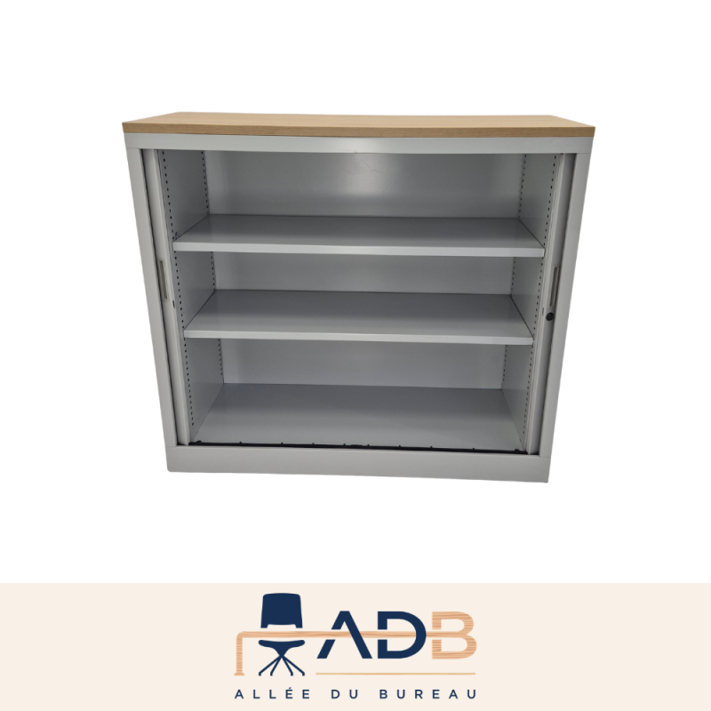 ARMOIRE BASSE À RIDEAUX