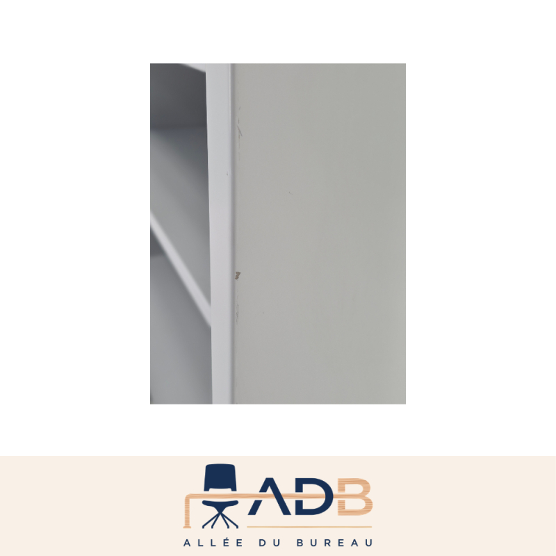 ARMOIRE BASSE À RIDEAUX