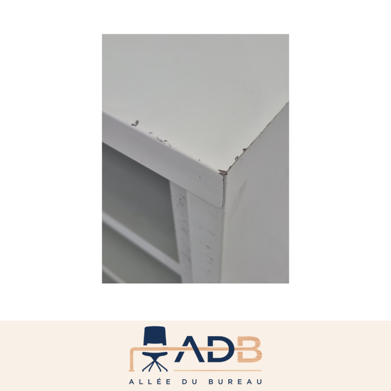 ARMOIRE BASSE À RIDEAUX
