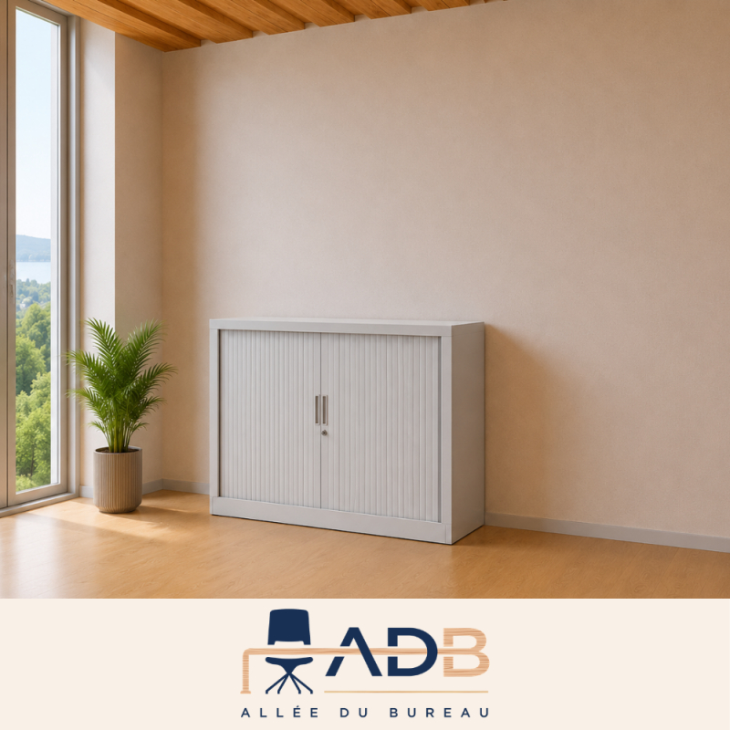ARMOIRE BASSE À RIDEAUX