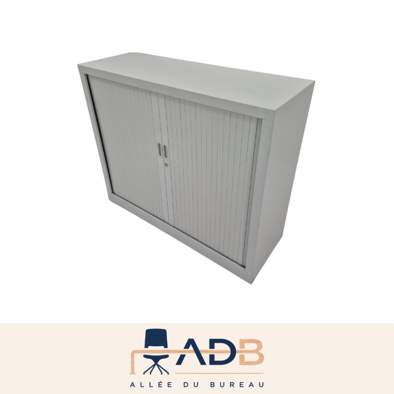 ARMOIRE BASSE À RIDEAUX