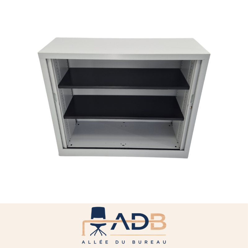 ARMOIRE BASSE À RIDEAUX