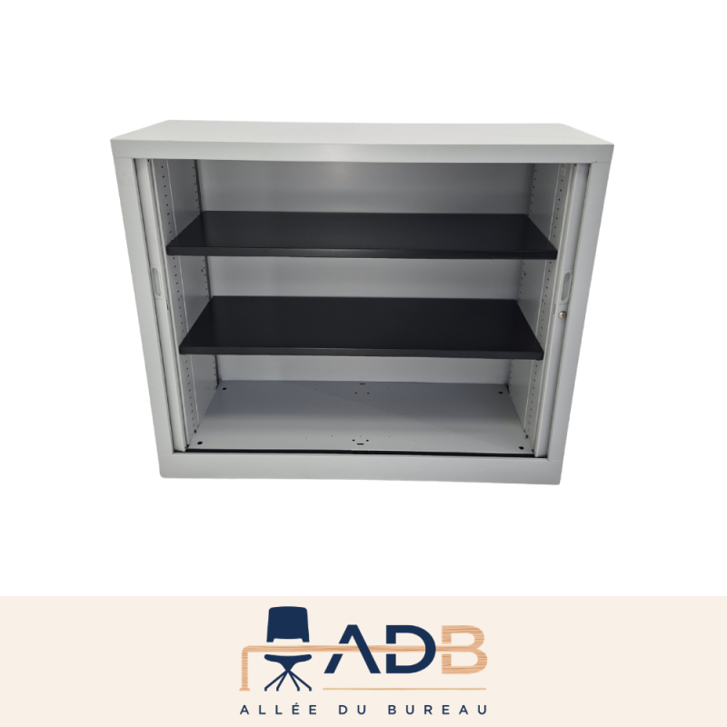ARMOIRE BASSE À RIDEAUX
