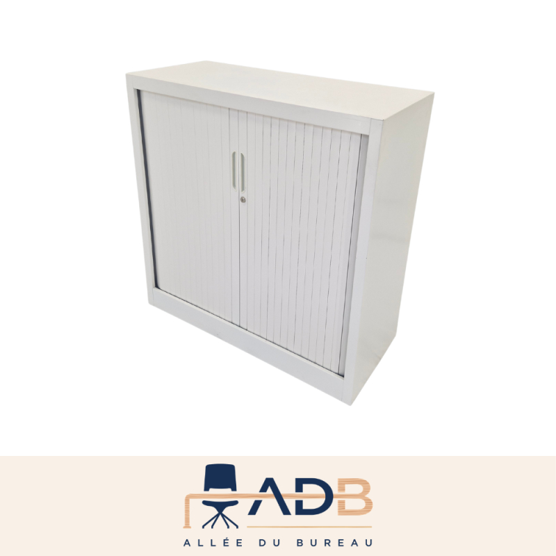 ARMOIRE BASSE À RIDEAUX