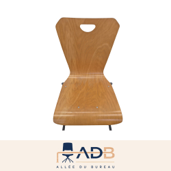 CHAISE APPUI SUR TABLE