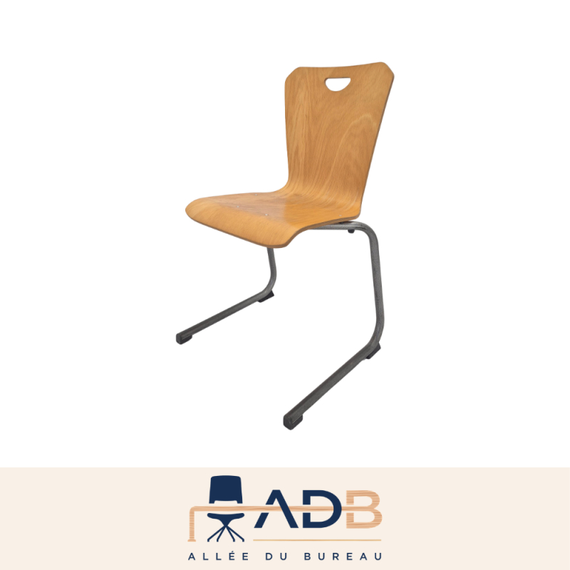 CHAISE APPUI SUR TABLE