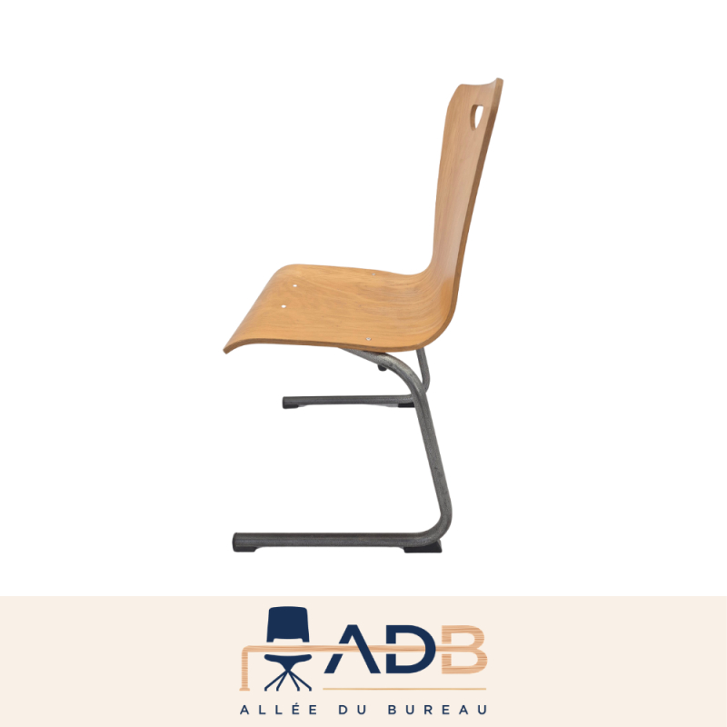 CHAISE APPUI SUR TABLE