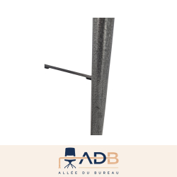 CHAISE APPUI SUR TABLE