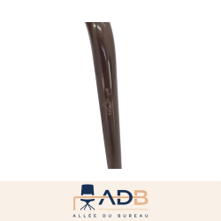 CHAISE APPUI SUR TABLE