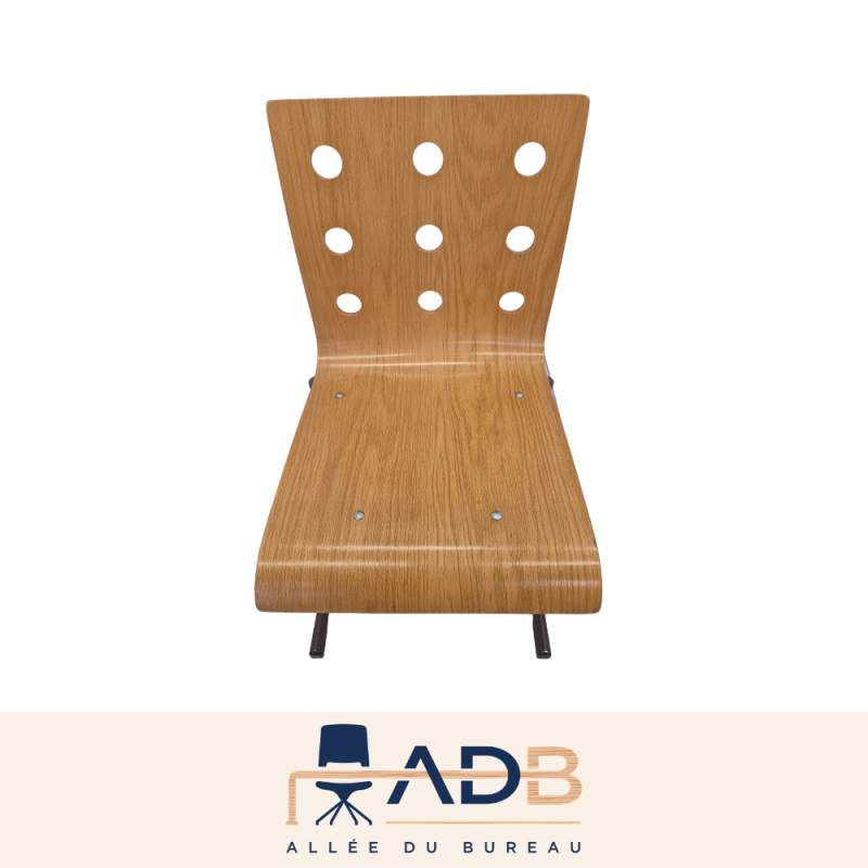 CHAISE APPUI SUR TABLE