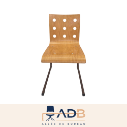 CHAISE APPUI SUR TABLE