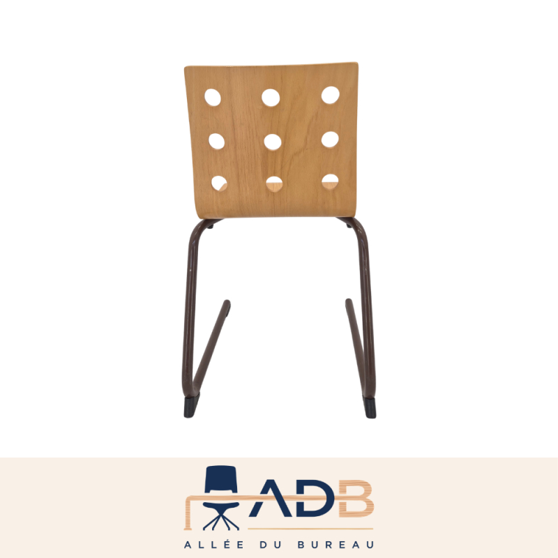CHAISE APPUI SUR TABLE