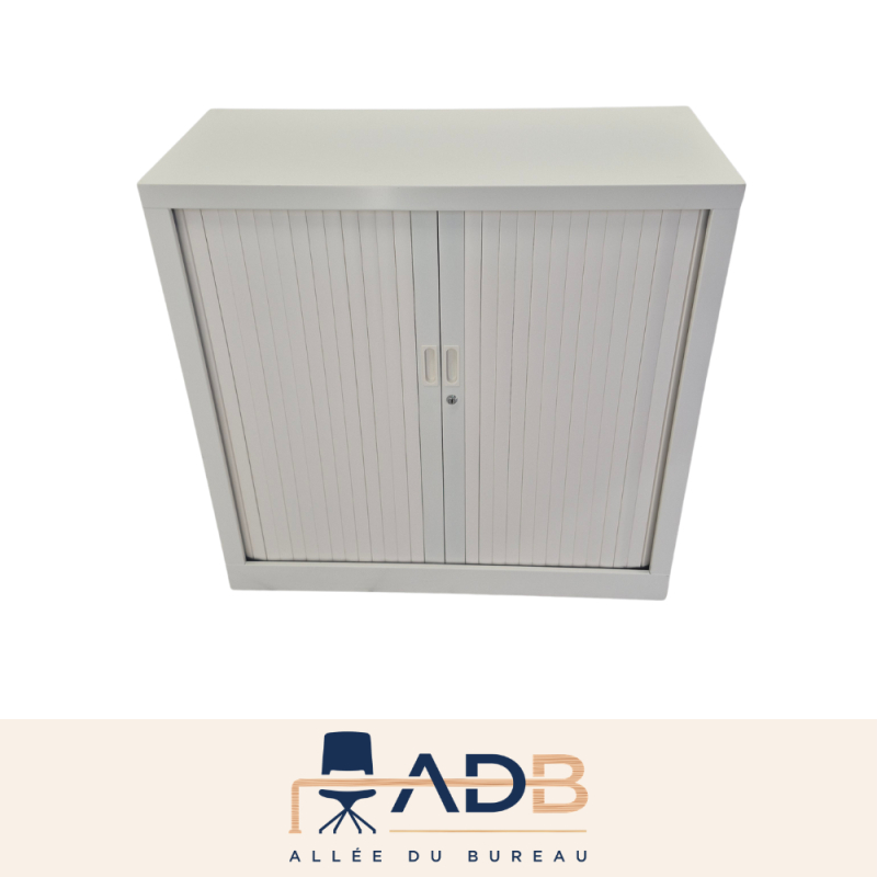 ARMOIRE BASSE À RIDEAUX