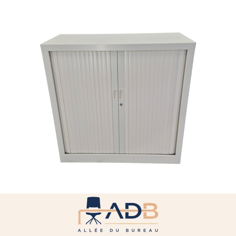 ARMOIRE BASSE À RIDEAUX