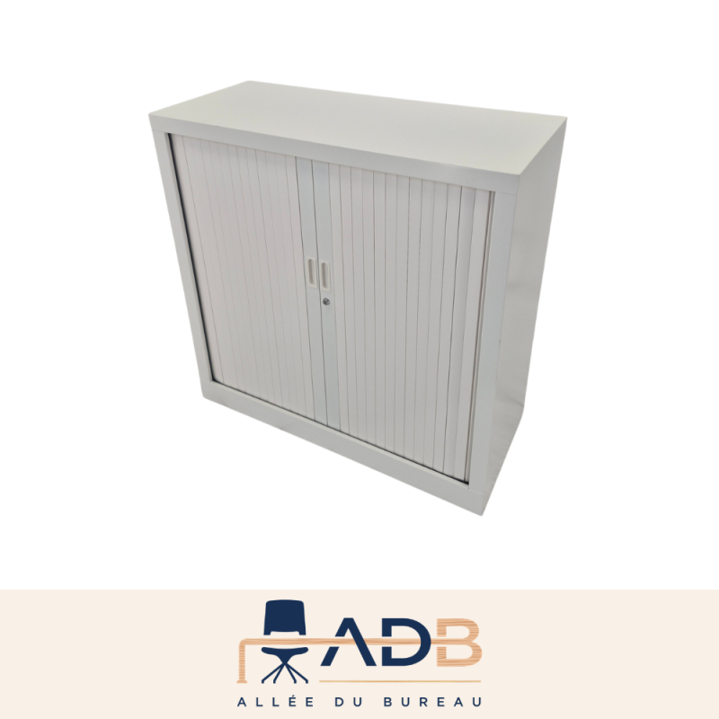 ARMOIRE BASSE À RIDEAUX