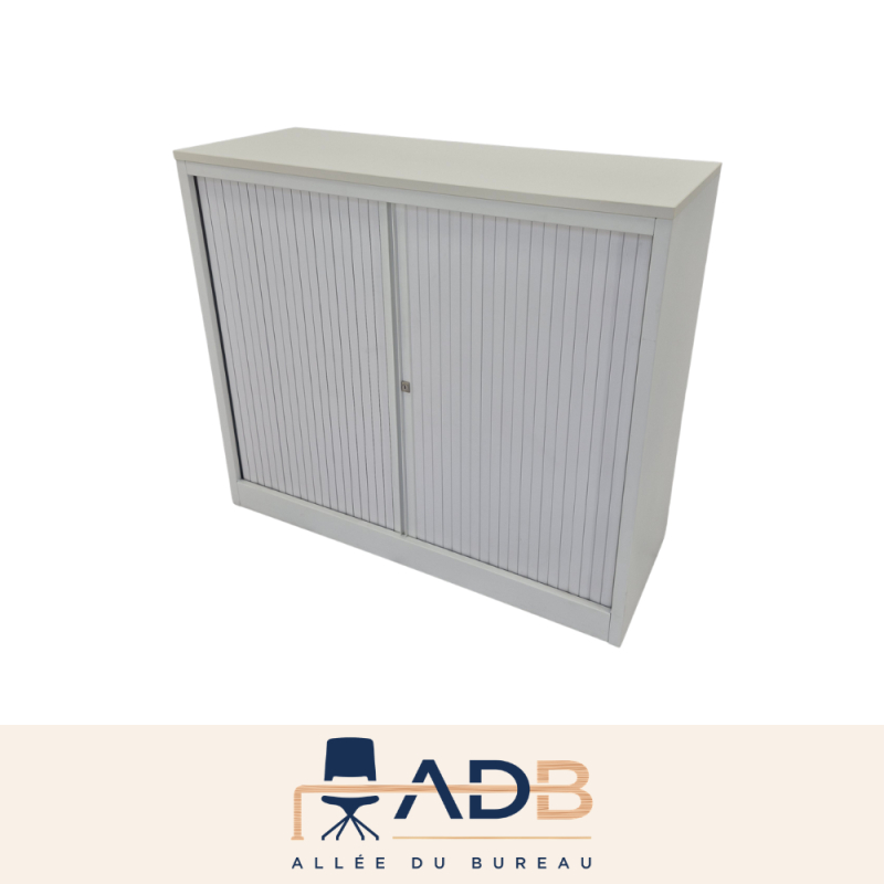 ARMOIRE BASSE À RIDEAUX