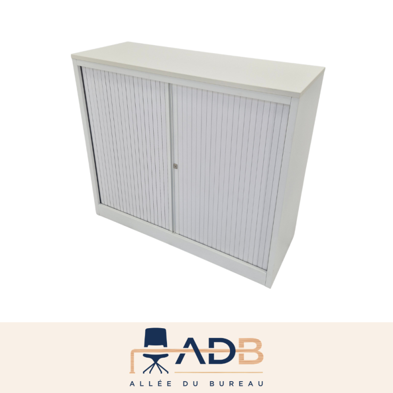 ARMOIRE BASSE À RIDEAUX