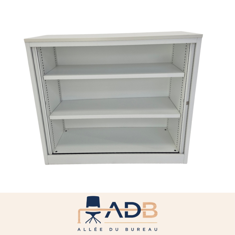 ARMOIRE BASSE À RIDEAUX