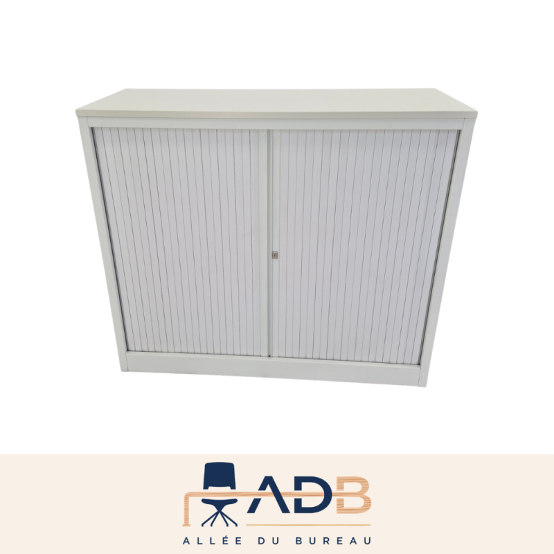 ARMOIRE BASSE À RIDEAUX