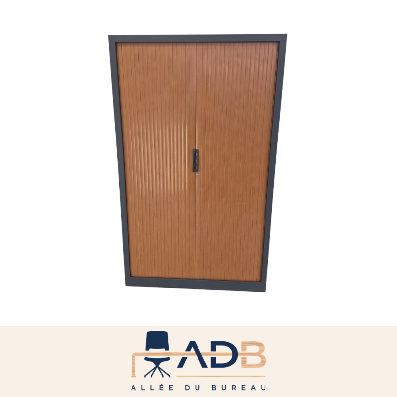 ARMOIRE HAUTE À RIDEAUX