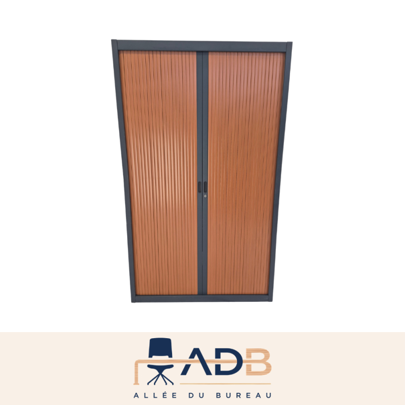 ARMOIRE HAUTE À RIDEAUX