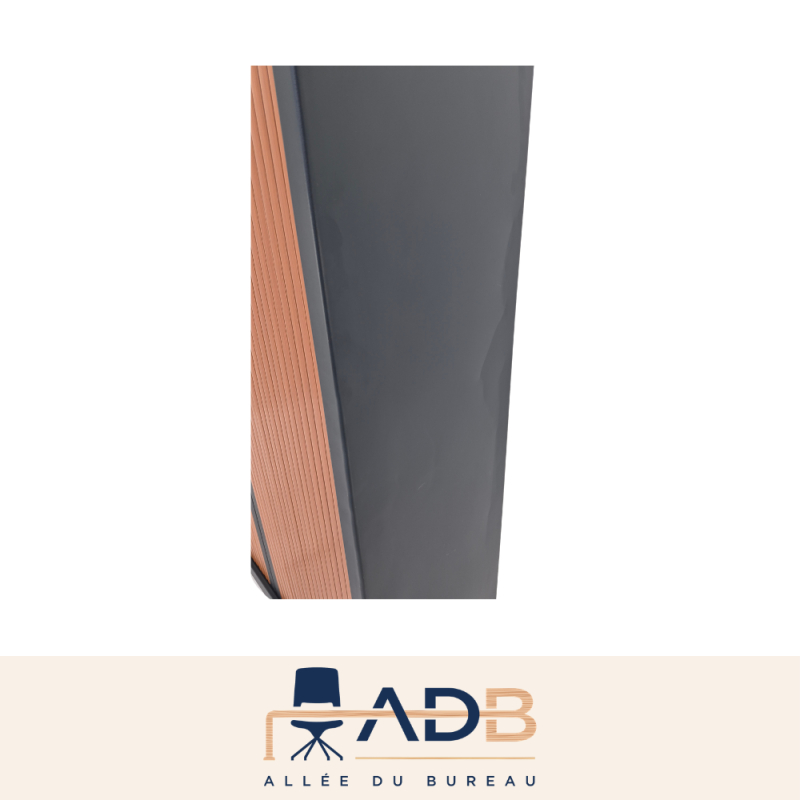 ARMOIRE HAUTE À RIDEAUX
