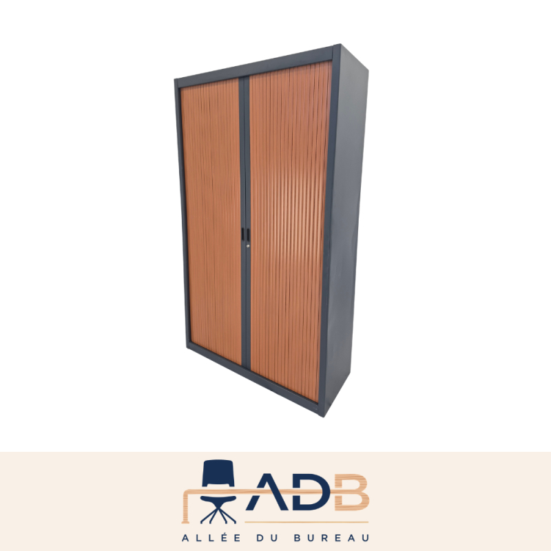 ARMOIRE HAUTE À RIDEAUX