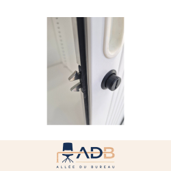 ARMOIRE HAUTE À RIDEAUX