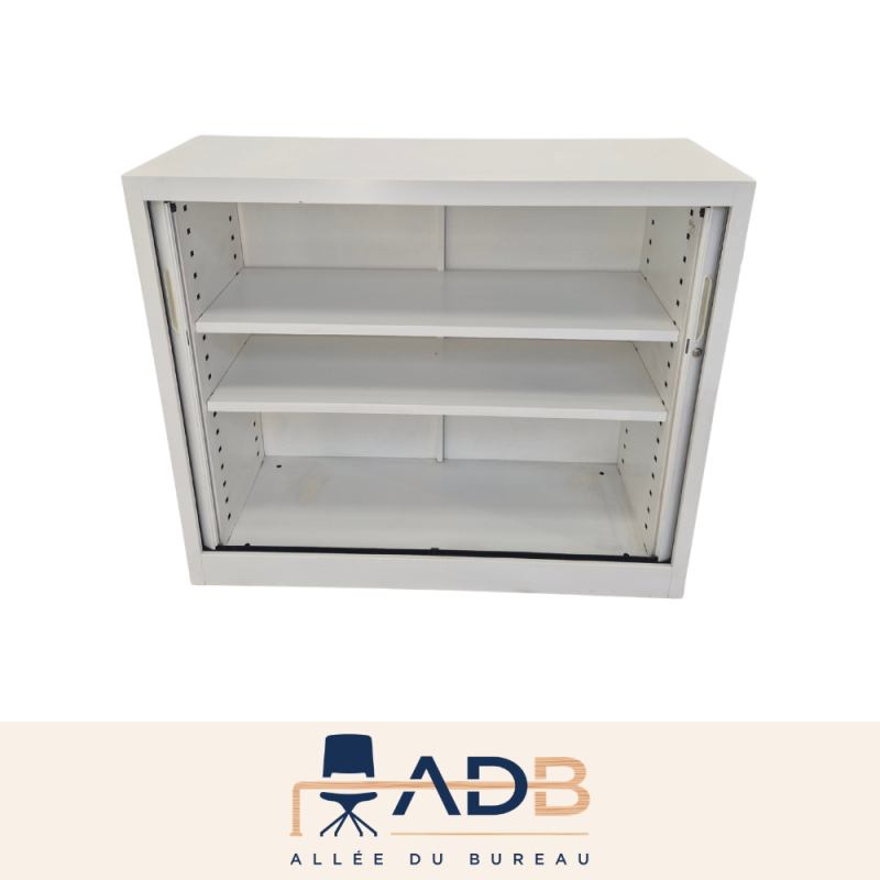 ARMOIRE BASSE À RIDEAUX