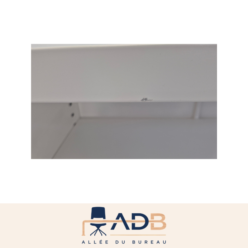ARMOIRE BASSE À RIDEAUX