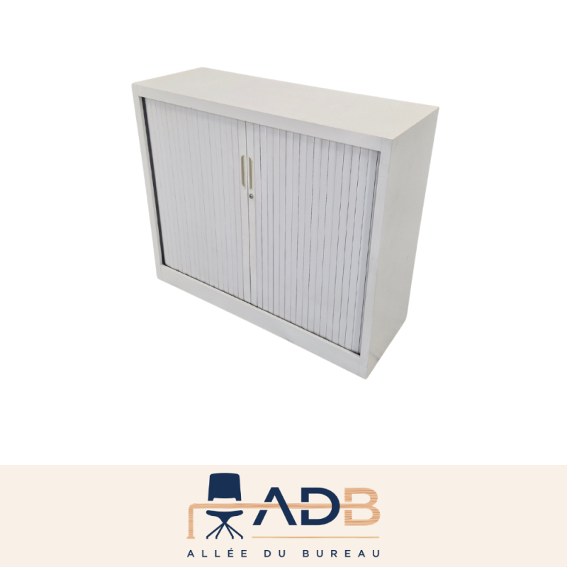 ARMOIRE BASSE À RIDEAUX