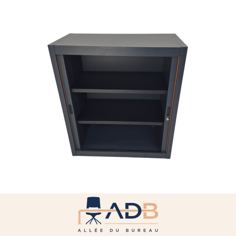 ARMOIRE BASSE À RIDEAUX