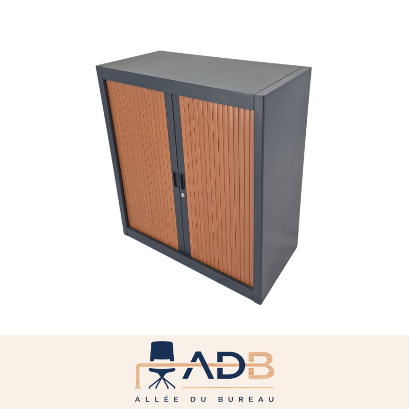 ARMOIRE BASSE À RIDEAUX