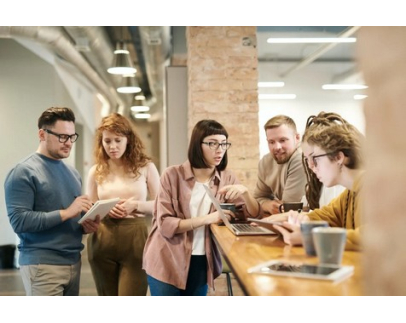 TRAVAILLER DEBOUT AIDE AU BIEN-ÊTRE  ET À LA PRODUCTIVITÉ DES EMPLOYÉS