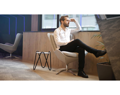 QUELLE ASSISE POUR LE BIEN-ÊTRE DE VOTRE DOS AU BUREAU ?